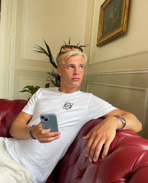 Video Chat Stories - @tristanadal (Tristan adal): undefined